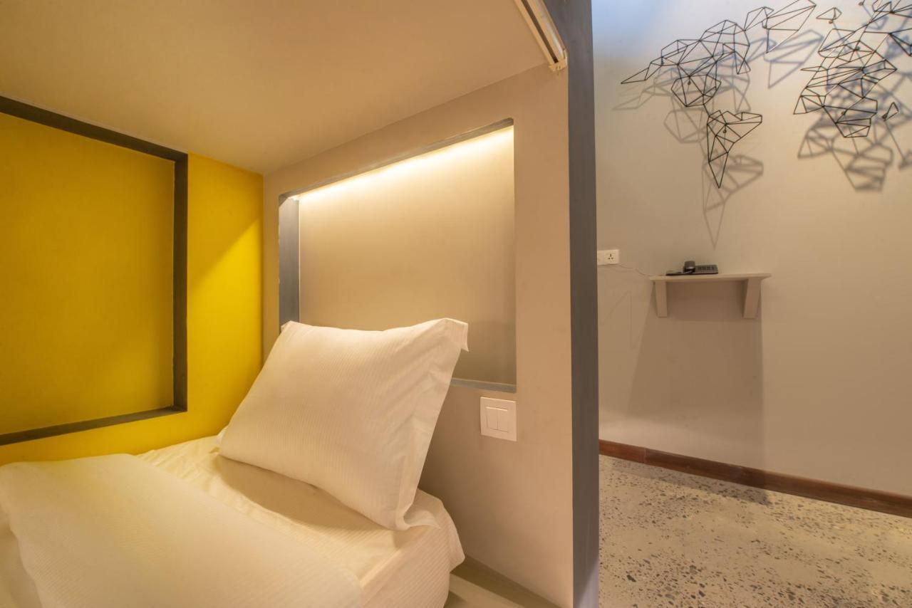 The Twizt - Lifestyle Hostel & Hotel Ciudad de Siem Riep Exterior foto