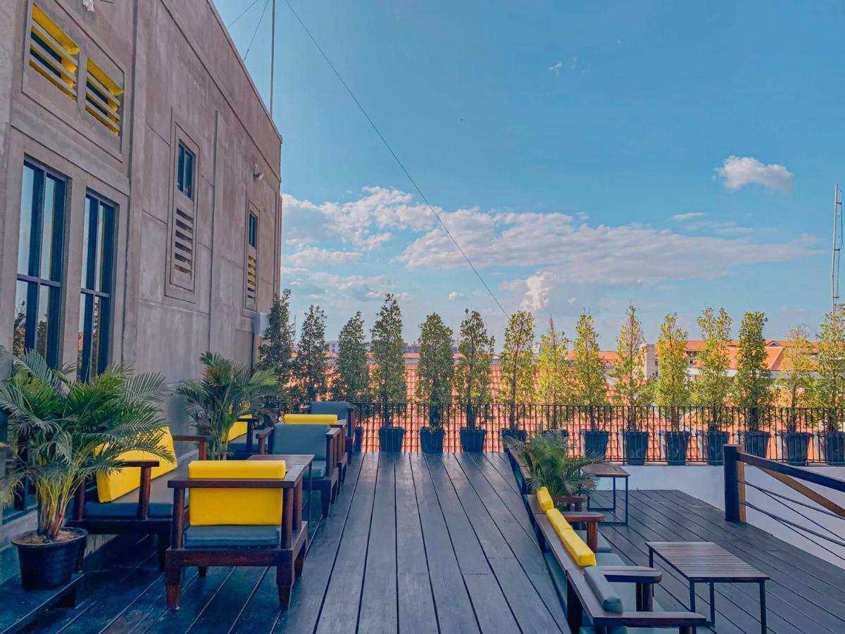 The Twizt - Lifestyle Hostel & Hotel Ciudad de Siem Riep Exterior foto